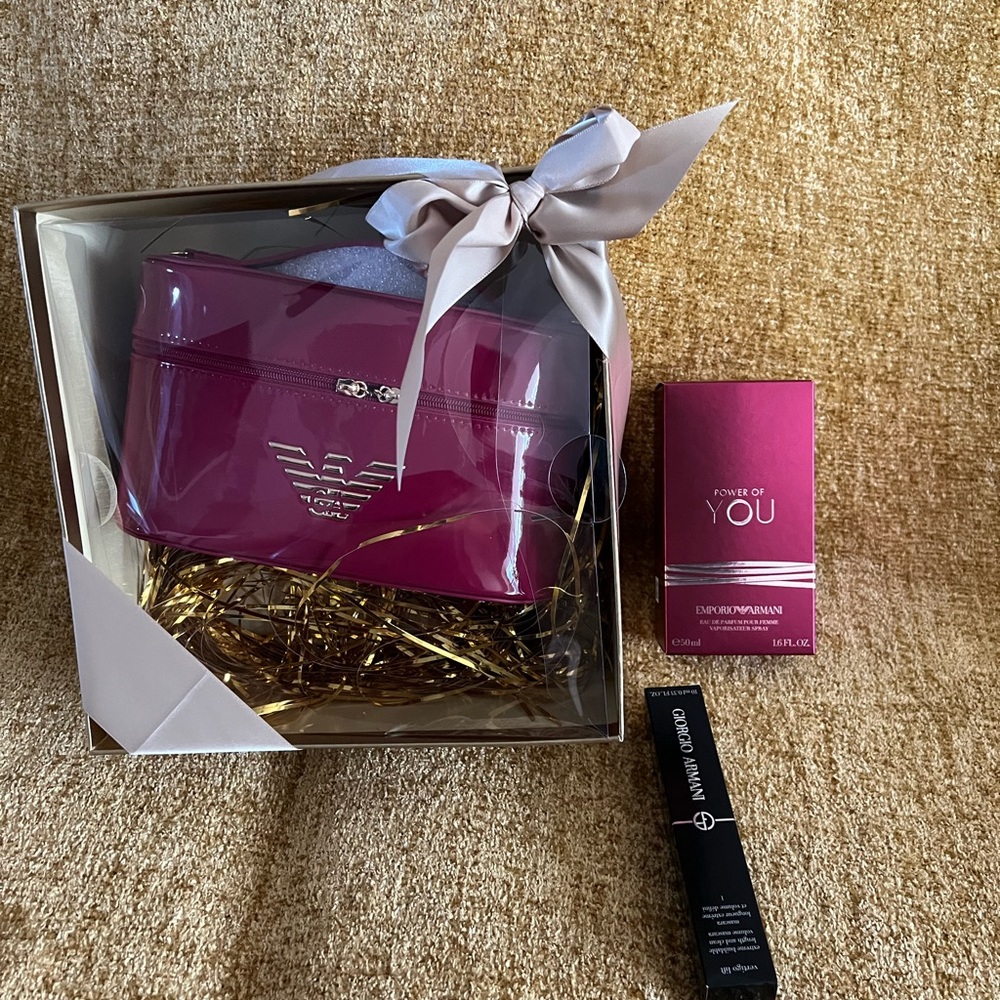 Emporio Armani Mascara & Pink Glossy Cosmetic Case Set